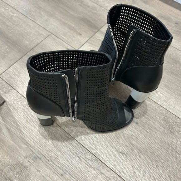 💥PRICE ⬇️
 CALVIN KLEIN  - Black Mesh Bootie - size 7 -💥PRICE ⬇️ - Picture 7 of 13
